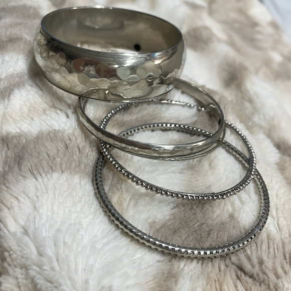 Bundle of silver tone bracelets (5) - Picture 4 of 6